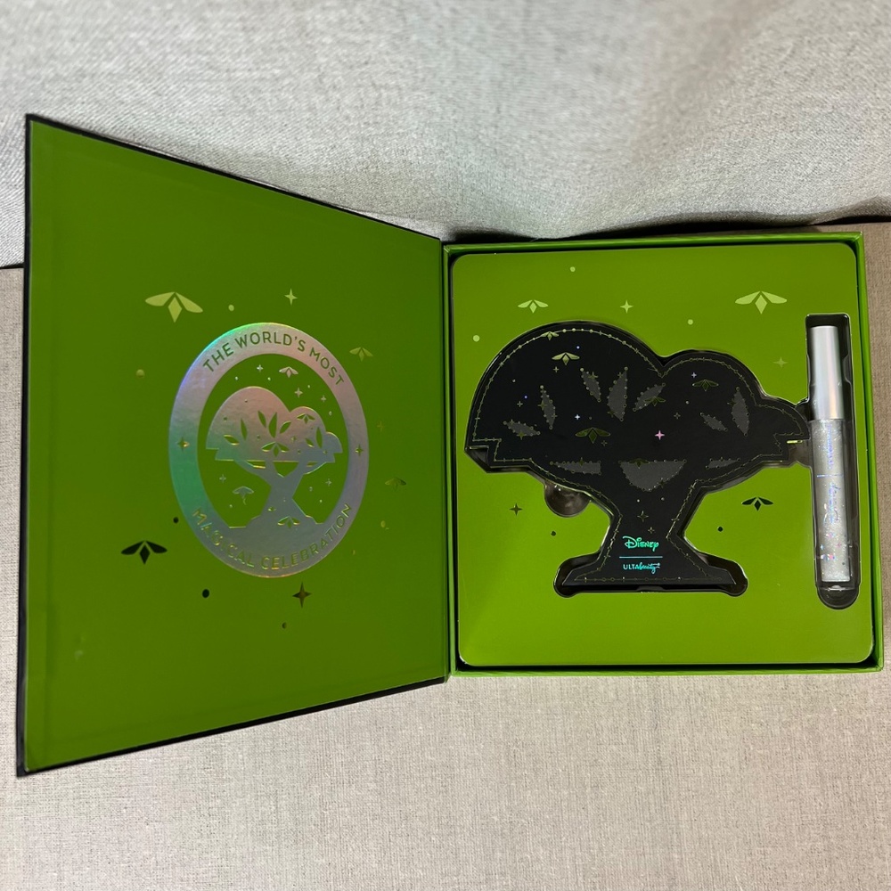❤️ Disney Animal Kingdom Ulta Beauty Makeup Set - Picture 3 of 11